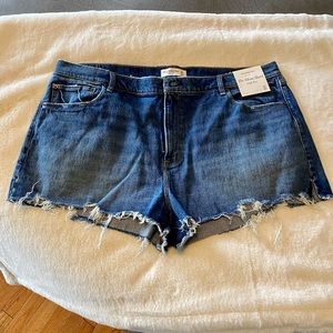 Abercrombie: The Mom Short (high-rise) NWT